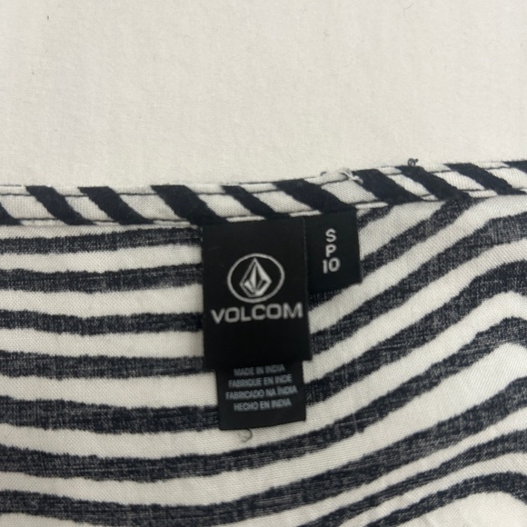 Thin strap tank top - Picture 3 of 5